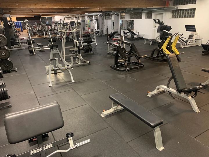 Inside Fit Factory Evergem, the BASIXX partner gym in Evergem, Belgium