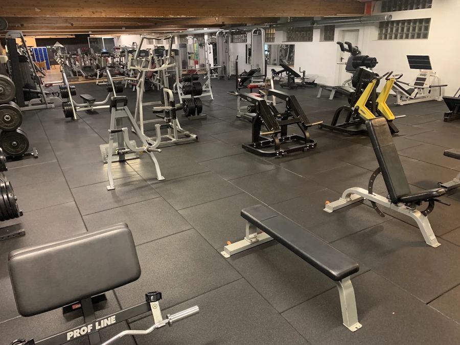 Inside Fit Factory Evergem, the BASIXX partner gym in Evergem, Belgium
